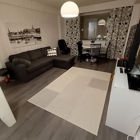 Modern Flat- Arrive Late, Leave Late