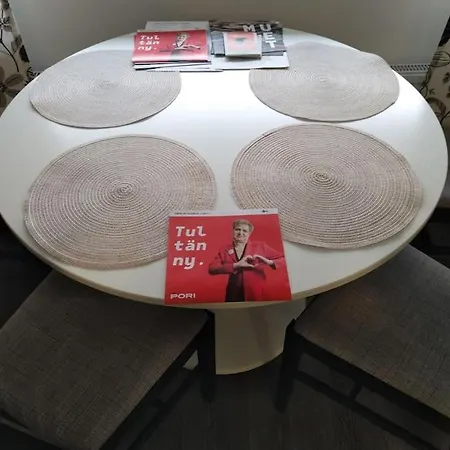 Modern Flat- Arrive Late, Leave Late * ポリ