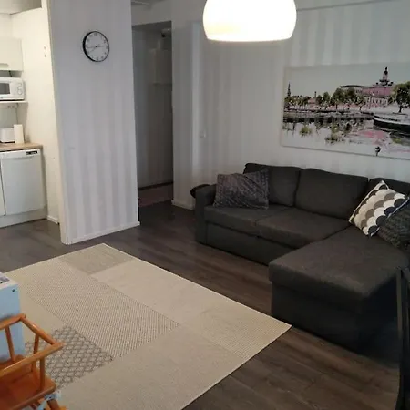 Modern Flat- Arrive Late, Leave Late *