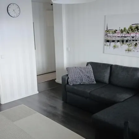 Modern Flat- Arrive Late, Leave Late