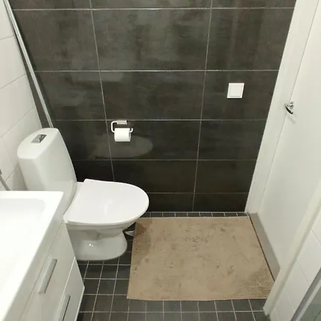 Huoneisto Modern Flat- Arrive Late, Leave Late *