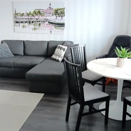 Modern Flat- Arrive Late, Leave Late *