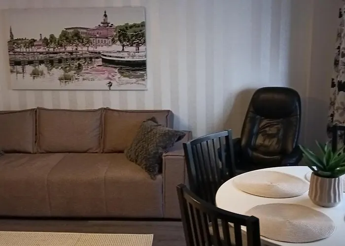 Modern Flat- Arrive Late, Leave Late * פורי